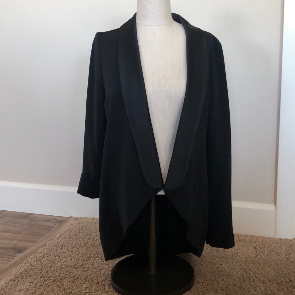 Tux style crepe jacket with satin collar. Size sm